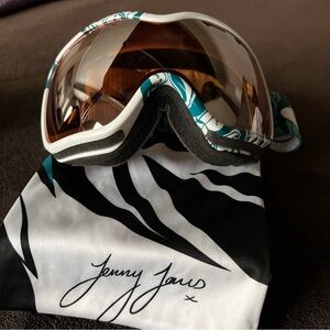 Oakley Jenny Jones Ski/Snowboard Goggles Brand New Without Tags!